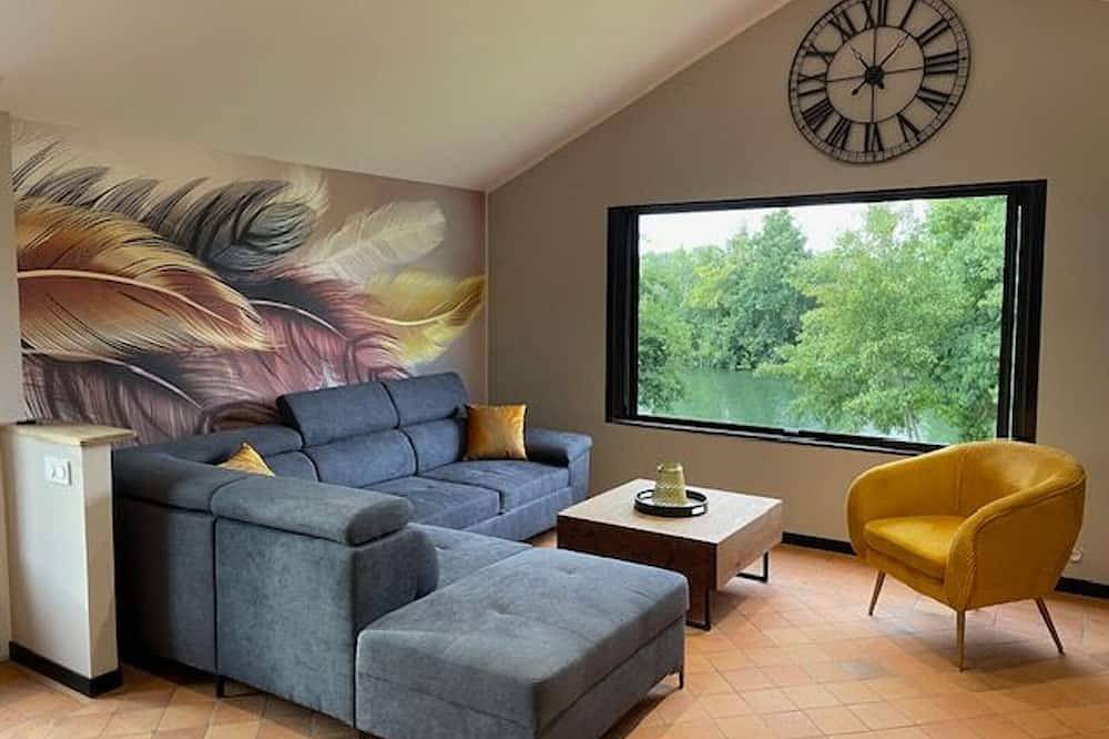 Cabaña acogedora en La Flèche con terraza y vista al río in La Flèche, Sarthe
