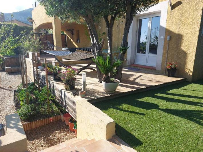 Gîte pour 2 personnes, avec jardin ainsi que terrasse et vue à Le Revest-les-Eaux