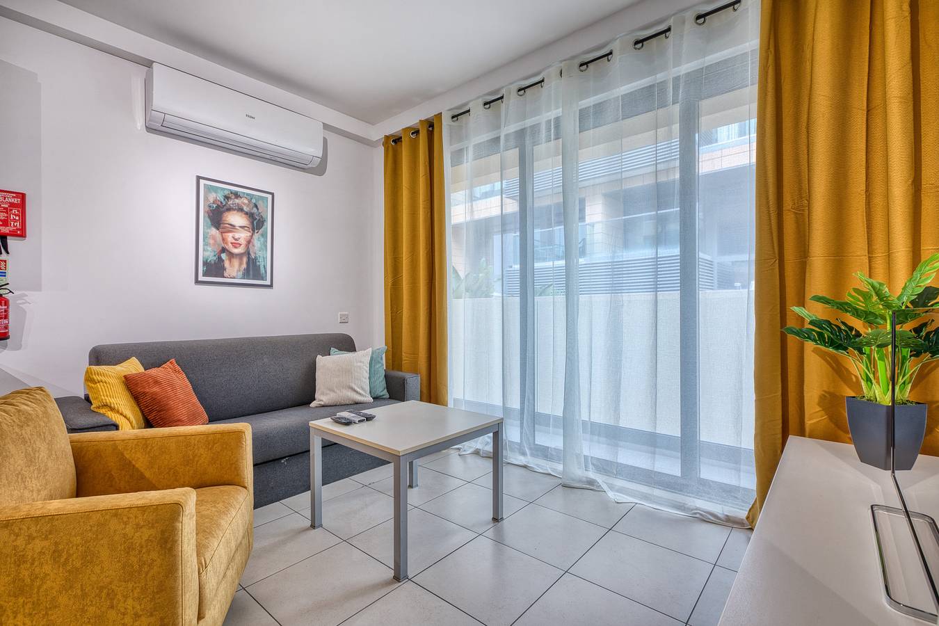 Entire apartment, Holiday apartment for 4 people with balcony in Paceville, San Giljan
