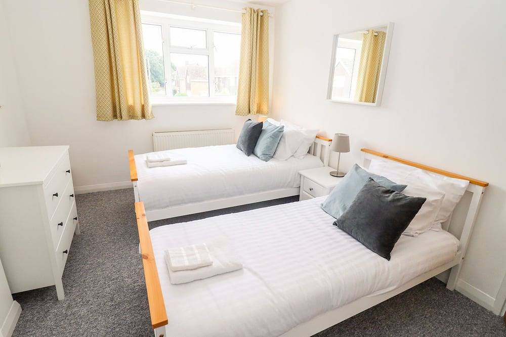 17 Sands Close, pet friendly, with open fire in Broadway in Broadway (Worcestershire), Worcestershire