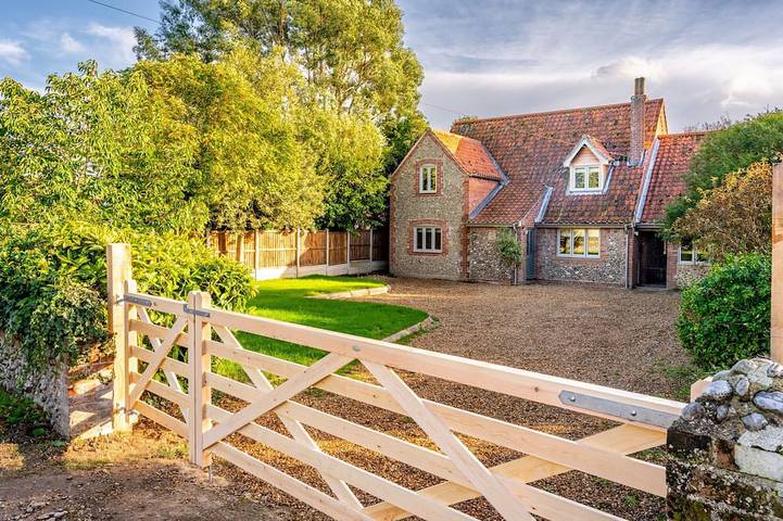 Holiday rental for 10 people, with garden, with pets in Stiffkey