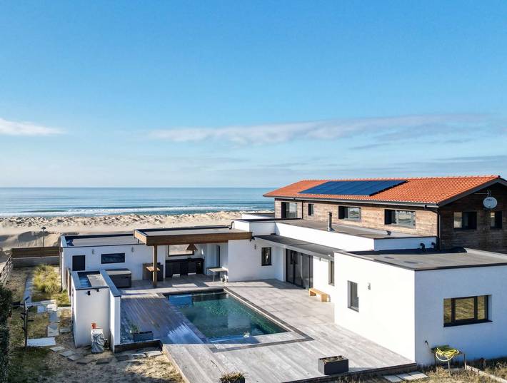 Gîte pour 8 personnes, avec Terrasse ainsi que Jacuzzi et Piscine dans Plage des Estagnots