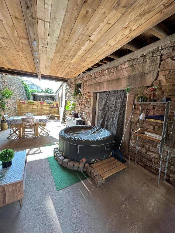 Gîte pour 7 personnes, avec jacuzzi ainsi que jardin et terrasse dans Bruyères - 2