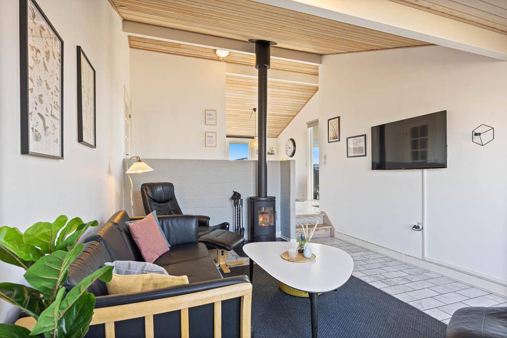 Hyggeligt sommerhus med brændeovn, spa og sauna in Hvide Sande, Holmsland Klit