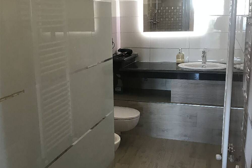 \"Moscato\" room in the Langhe hills, overlooking Alba in Rodello, Langhe