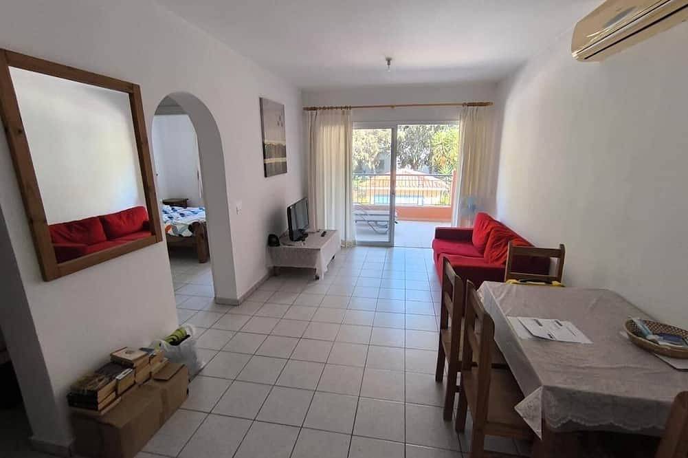 Ganze Wohnung, Limnaria gardens kato Paphos 8042 spacious big pools and jacuzzi big veranda in Paphos, Südzypern