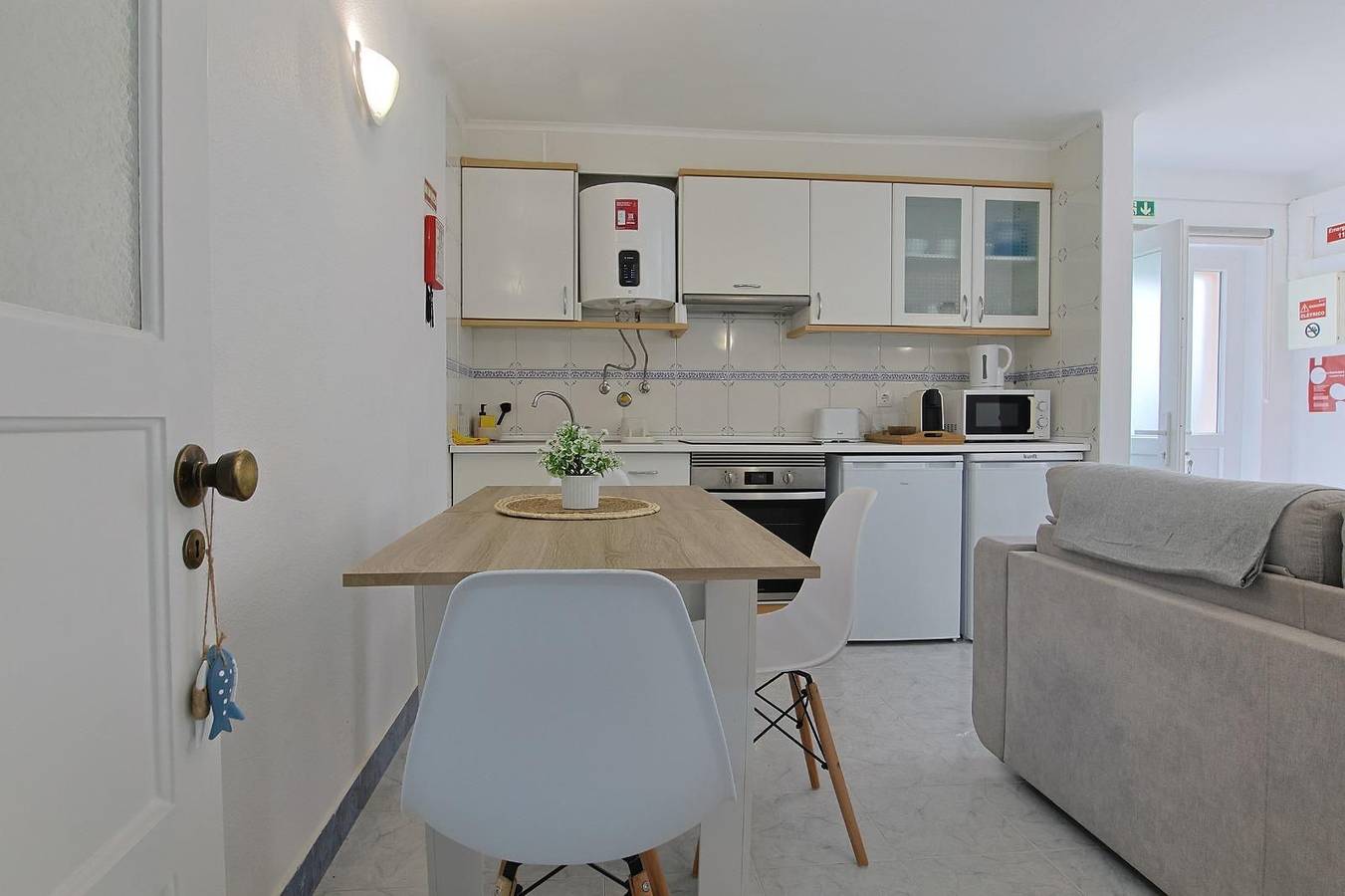 Apartamento entero, Apartamento 'Maria's House' con terraza privada y Wi-Fi in Halbinsel von Setúbal