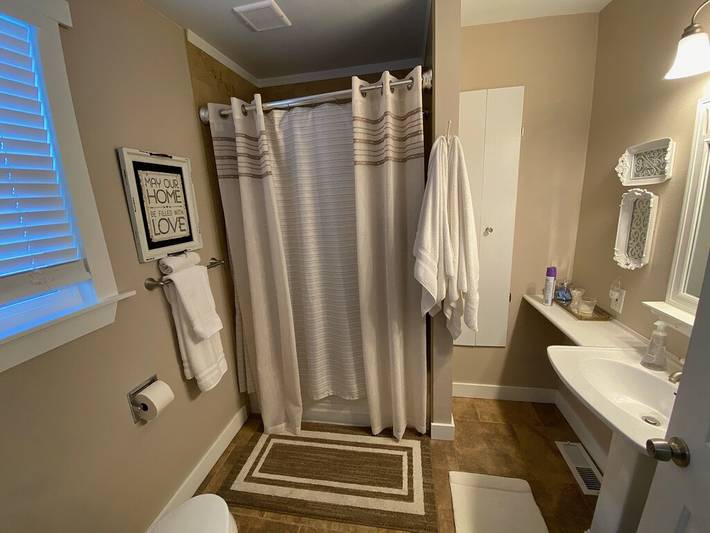 Vacation rental for 10 people, with yard and hot tub, with pets in Walla Walla