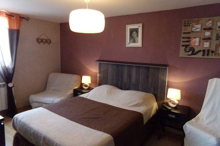 Location de vacances pour 4 personnes, avec terrasse et jardin à Le Lac-d'Issarlès - 2