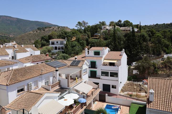 Ganze Wohnung, Apartment „2 Bed in Benahavís“ mit Bergblick, Wlan und Klimaanlage in Val de Guadalmina, Benahavís