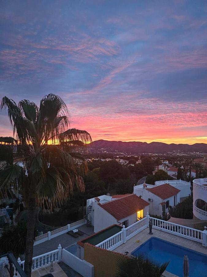 Chalet para 10 personas, con vistas además de balcón y piscina - 1