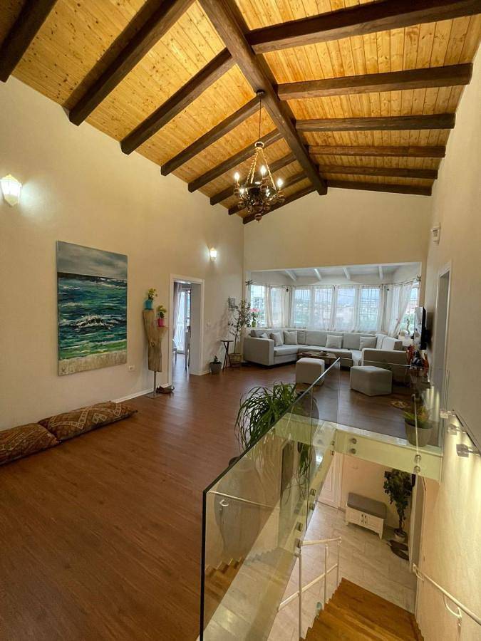 Villa per 9 persone, con Balcone e Giardino a Ksamil