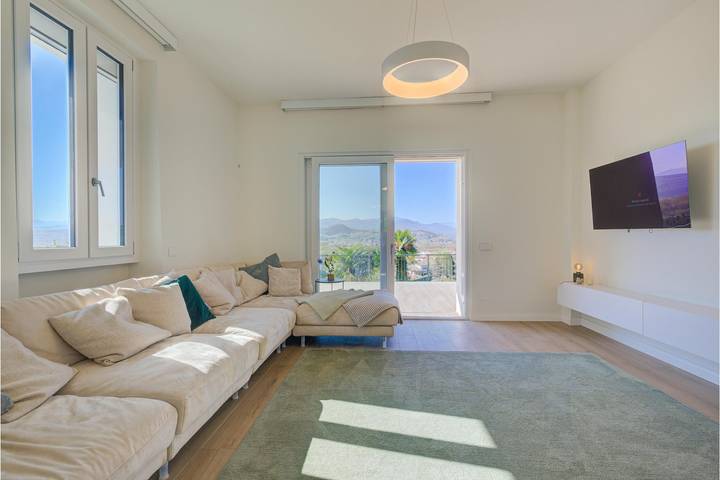 Villa per 9 persone, con giardino, con animali domestici sul Lago Maggiore