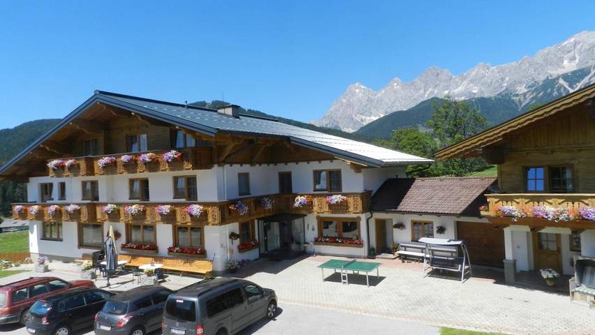Gästehaus für 4 Personen, mit Balkon und Terrasse sowie Garten und Sauna in Ramsau am Dachstein
