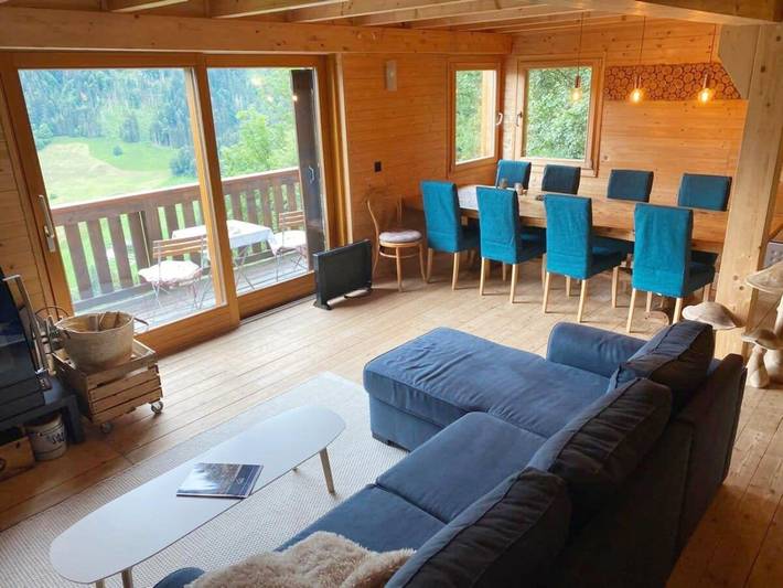 Ferienhaus für 24 Personen, mit Balkon/Terrasse und Garten sowie Seeblick in Waadt