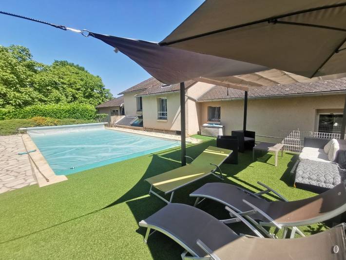 Gîte pour 4 personnes, avec piscine à La Loubière