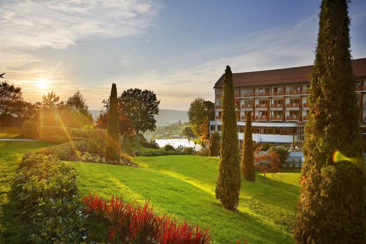 Hotel für 2 Personen, mit Balkon und Whirlpool sowie Terrasse und Garten in Bad Waltersdorf