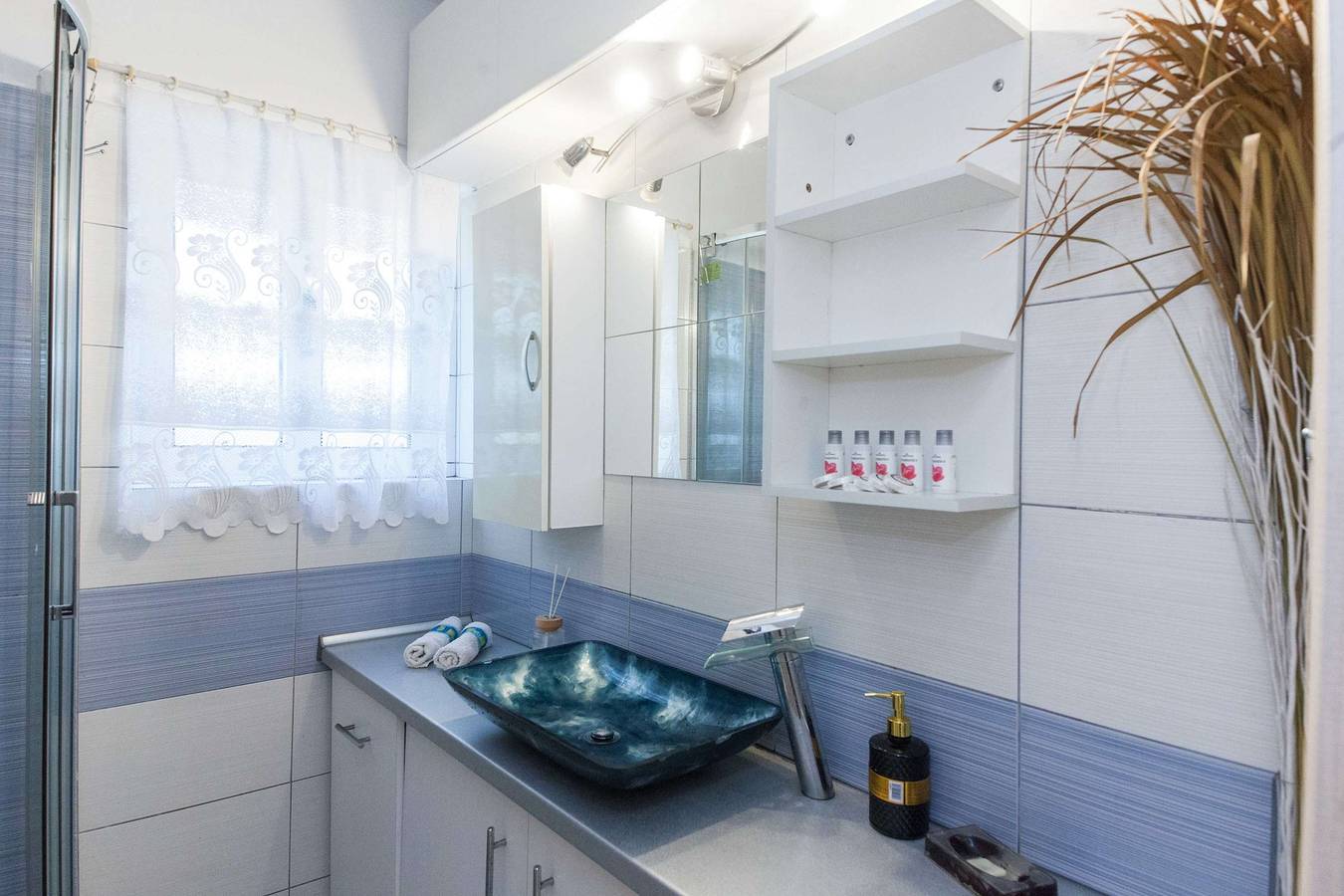 Ganze Wohnung, Ferienwohnung für 4 Personen mit Balkon/Terrasse in Glifada, Süd-Athen