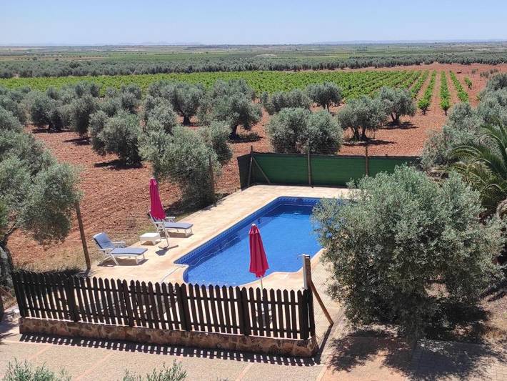 Casa de vacaciones para 8 personas, con piscina además de jardín y vistas, Familias con niños en Provincia de Ciudad Real - 2