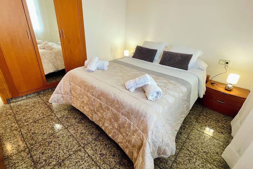 Family villa in Alcanar Playa with swimming pool, chill out and barbecue. in Alcanar, Costa Dorada