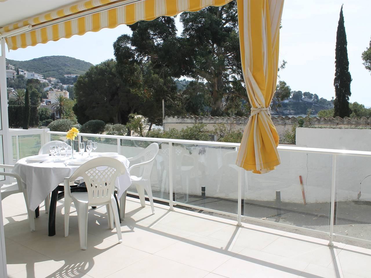 Apartamento entero, Apartamento para 4 en Rosas con piscina comunitaria y acceso directo a la playa in l'Almadrava, Roses