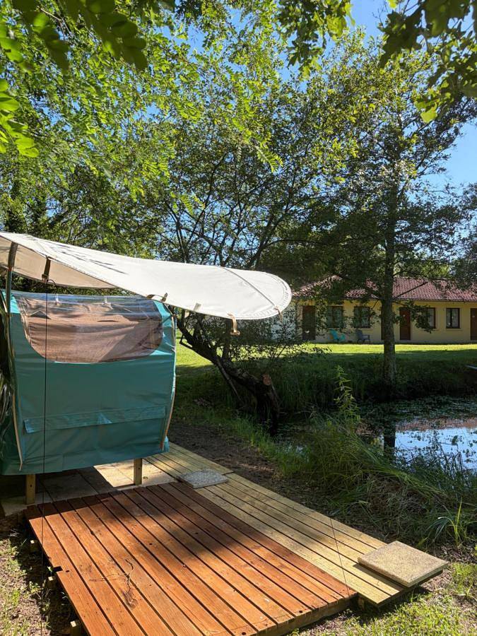 Hôtel pour 2 personnes, avec vue sur le lac et jardin à Étauliers - 3