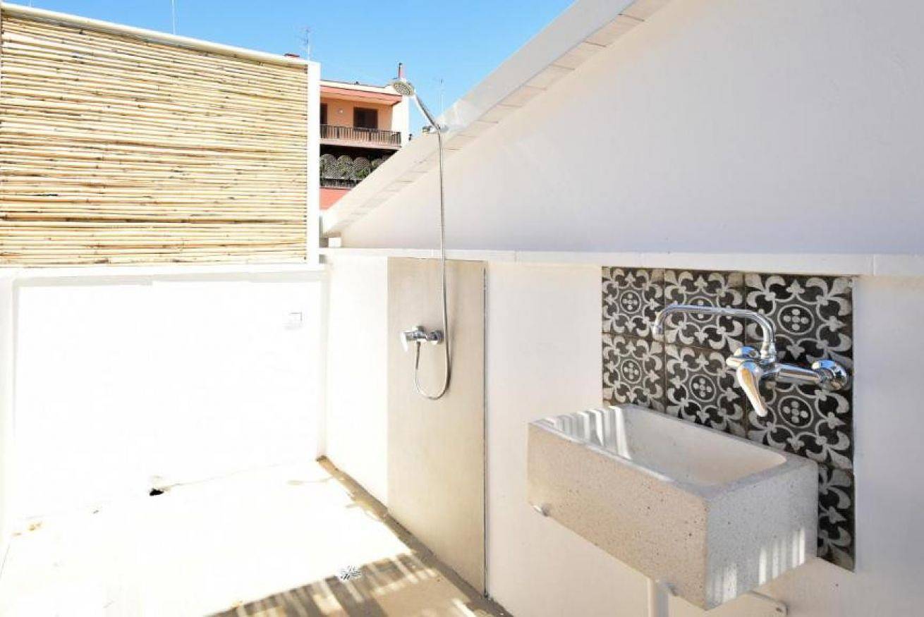 Appartamento intero, Les Maisons: Casetta del Vico by Rentbeat in Sannicola, Golfo di Taranto