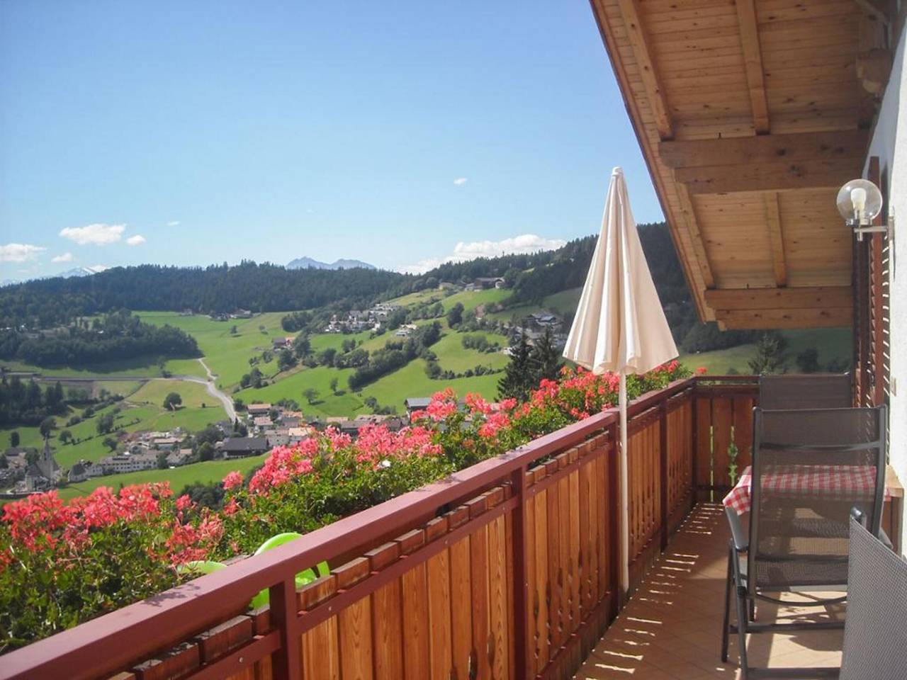 Ganze Wohnung, Ferienwohnung 'Wald' mit Bergblick, Gemeinschaftsgarten und Wlan in Mölten, Sarntaler Alpen