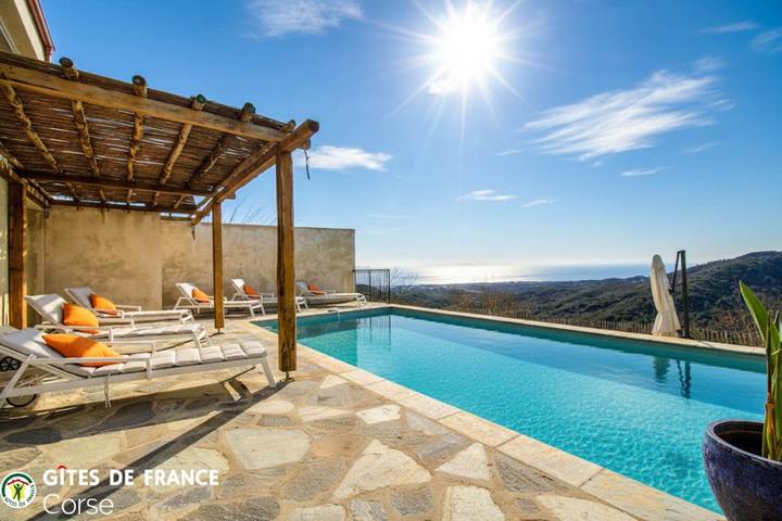 Gîte pour 9 personnes, avec Terrasse et Jardin ainsi que Piscine et Vue à Porri