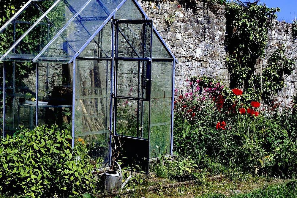 Stay in a historic Manor House ! A Grand Retreat near Dublin&Newgrange. in County Meath