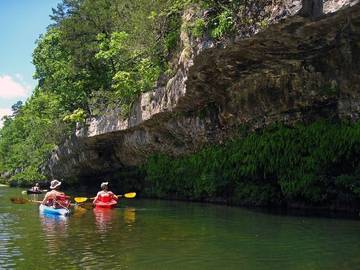 Log Cabin for 4 Guests in Baxter County, Picture 4