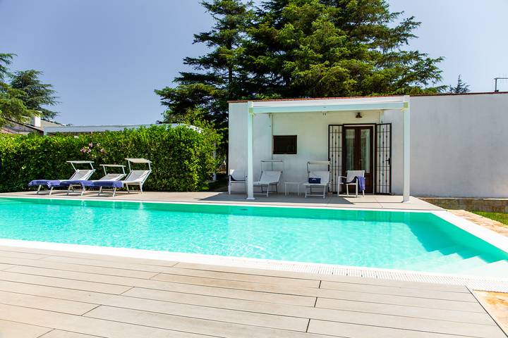 Maison d’hôte pour 2 personnes, avec Jardin et Piscine à Monopoli