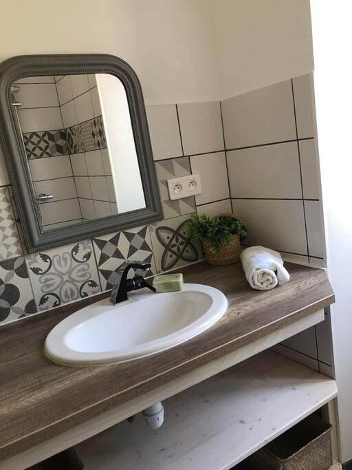 Location de vacances pour 6 personnes, avec vue et terrasse à Meyras - 2