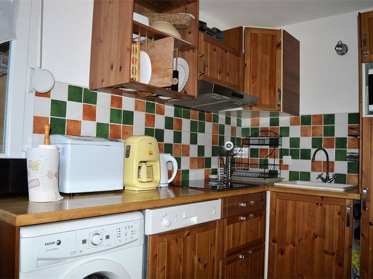 Entire apartment, Spacious T4 apartment in Les Angles with parking in Les Angles, Prades region