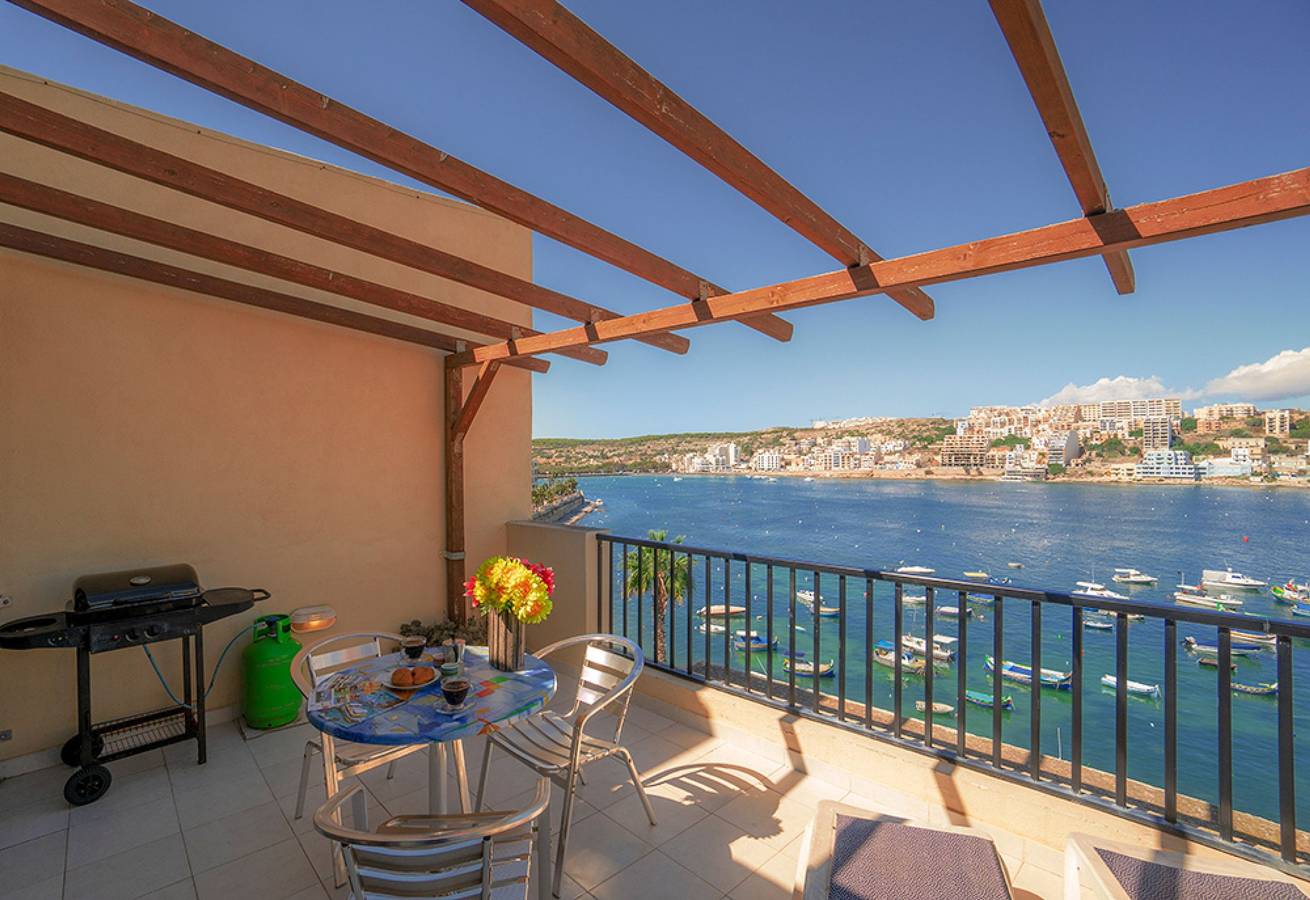 Entire apartment, Getawaysmalta - Harbour Lights Seafront Penthouse in St Paul's Bay in St. Paul's Bay, Malta Island