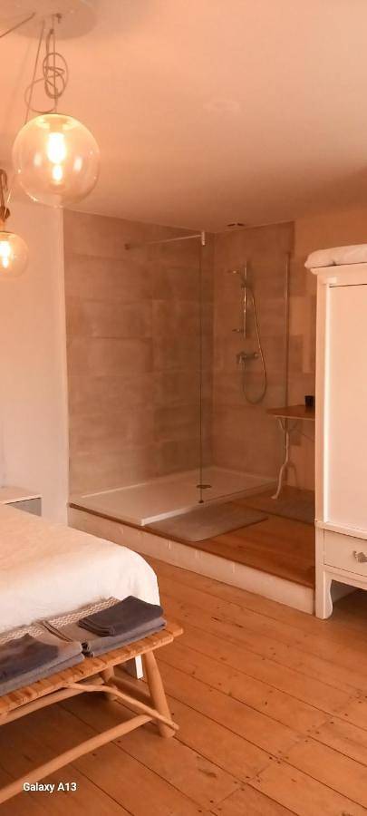 Location de vacances pour 2 personnes, avec Terrasse et Jardin ainsi que Piscine et Vue à Labastide-Dénat