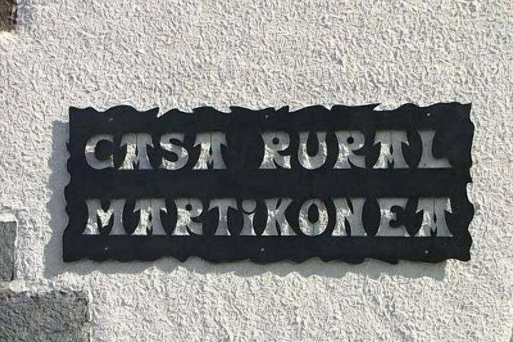 Vacation rental for 16 people, with yard in Navarra