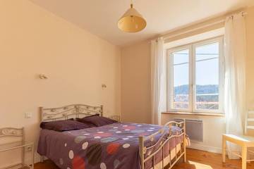 Location De Vacances pour 6 Personnes dans Chambon-sur-Lac, Massif central, Photo 1