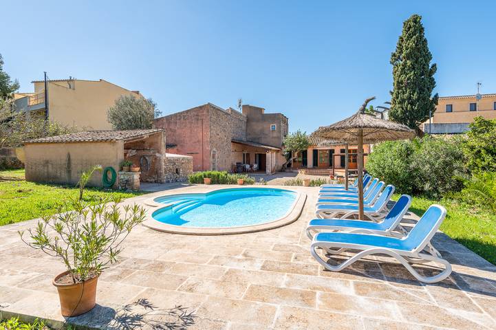 Finca für 8 Personen, mit Terrasse und Garten sowie Pool in Cas Concos