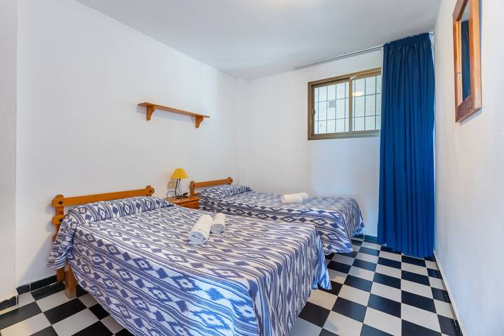 Apartamento entero, Apartamento 'Apartamento Bilo 302' con vistas al lago, Wi-Fi y aire acondicionado in Es Pujols, Formentera