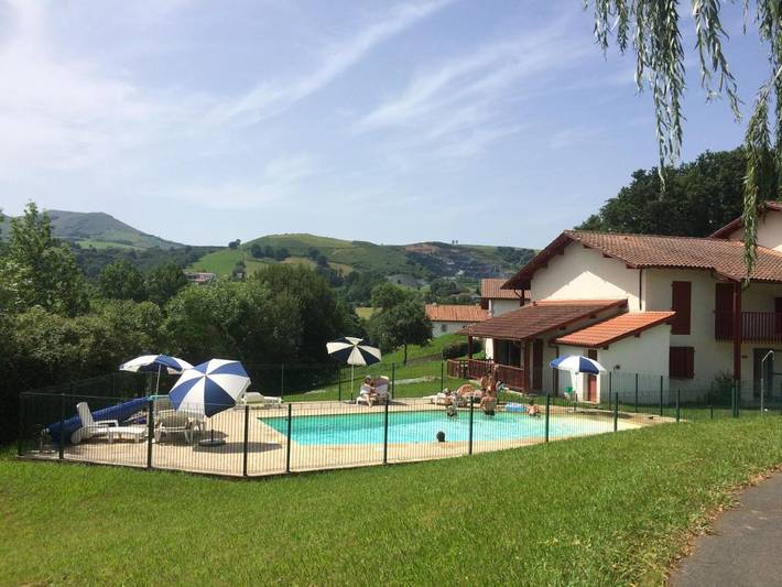 Gîte pour 4 personnes, avec vue ainsi que piscine et jardin à Souraïde - 4