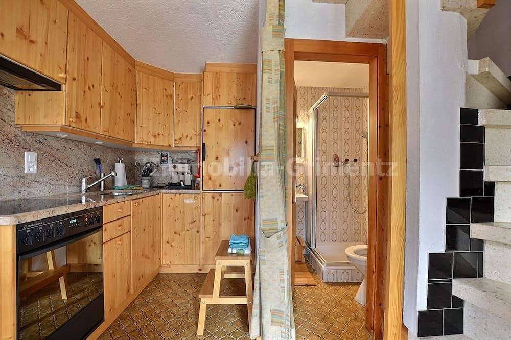 Middle class chalet on 3 levels for 3 to 4 people, kitchen area with a small living room, 1 double b in Grimentz, Anniviers