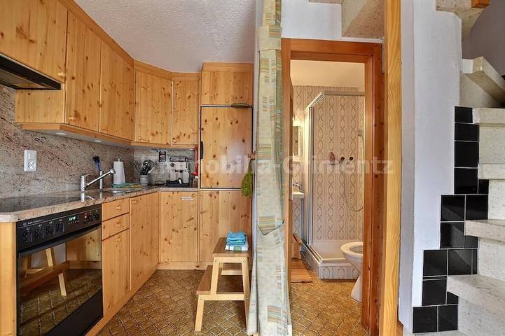 Einfaches 3-stöckiges Chalet für 3 bis 4 Personen, Küche mit kleiner Wohnecke, 1 Doppelbettzimmer (1 in Grimentz, Anniviers