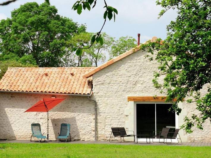 Location de vacances pour 2 personnes, avec sauna et terrasse ainsi que jacuzzi et jardin à Marigny-Marmande - 2