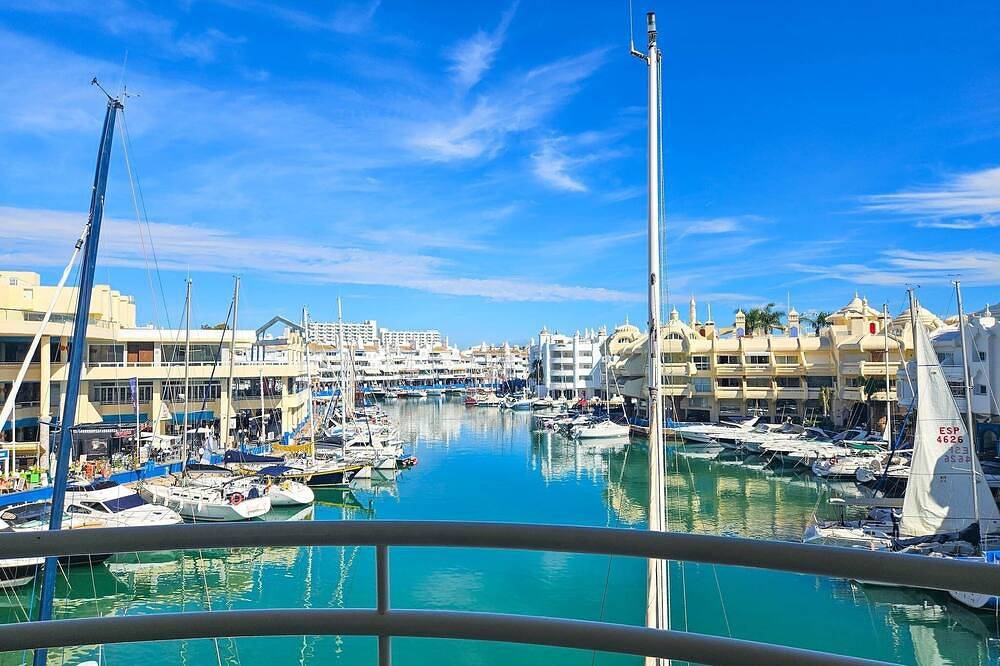 Entire apartment, Beachfront property in Benalmadena marina in Benalmádena Costa, Benalmádena
