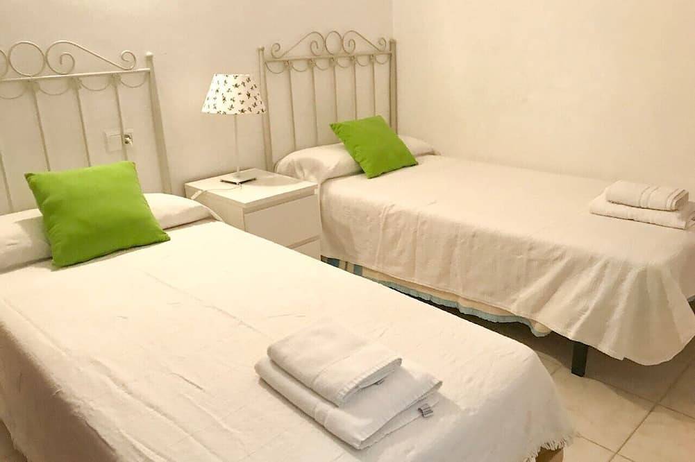 Entire apartment, Sea front partment on Puerto Pollença Pinewalk, Kika in Port de Pollença, Pollença