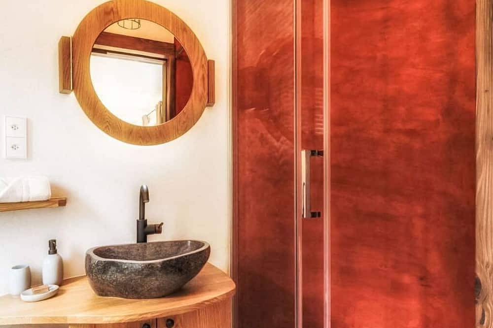 Schönes alleinstehendes Ferienhaus für 3 Leute mit Whirlpool,  W-Lan, Innenhof und Panoramablick in Rothenthurm, Schwyz
