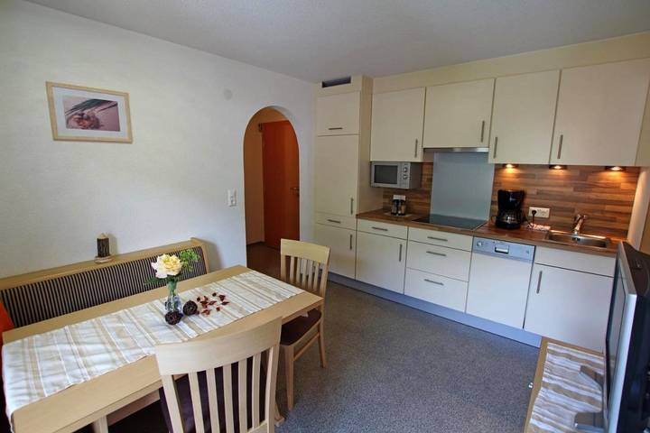 Ferienwohnung für 4 Personen, mit Balkon und Terrasse sowie Ausblick in Prutz