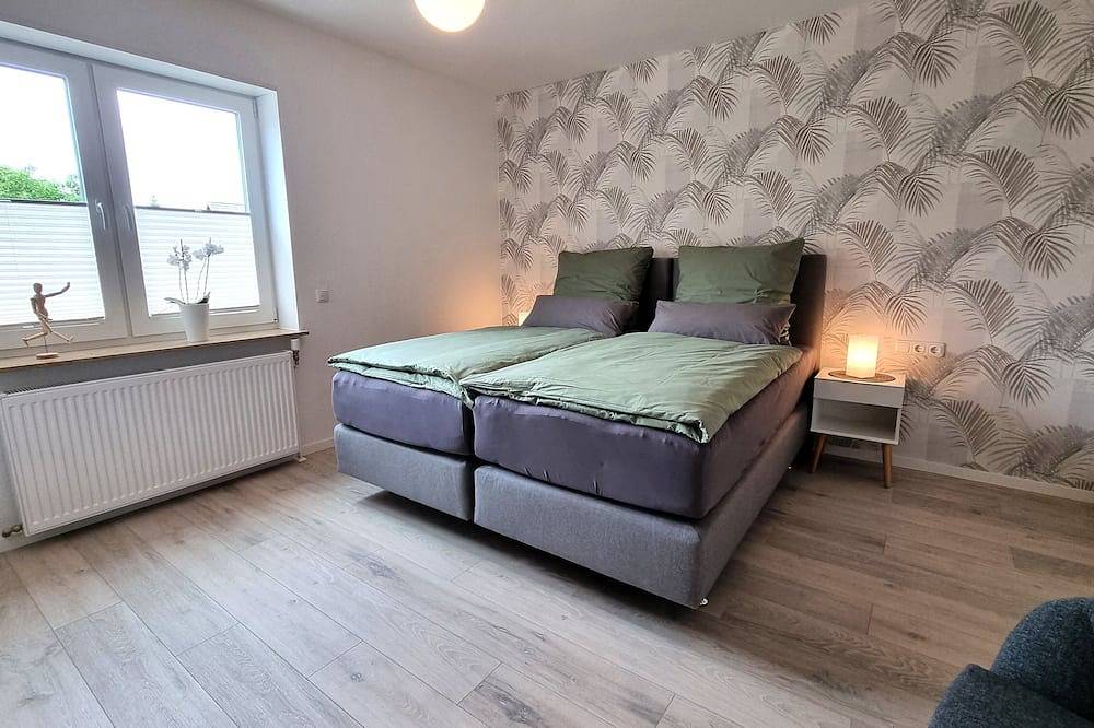 Entire apartment, Heidezauber: Modern vacation apartment with terrace and fireplace in Uelzen, Landkreis Uelzen