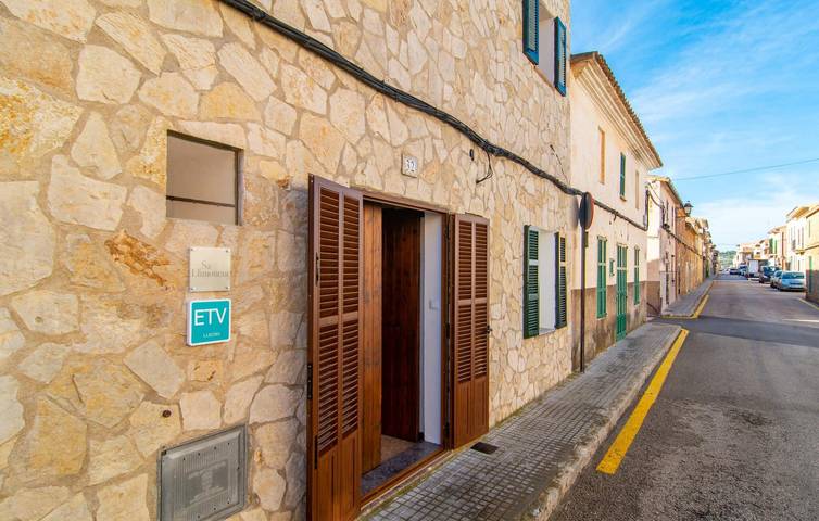 Apartamento vacacional entero, Acogedor apartamento cerca del centro de la ciudad con aire acondicionado y cocina in Son Carrió, San Lorenzo de Cardessar
